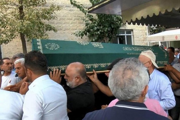 İla&ccedil; firması y&ouml;neticisinin cenazesinde 'motosikletli duyarsızlığı' tepkisi