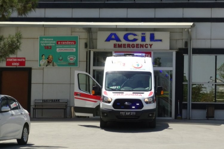 12 yaşındaki &ccedil;ocuğun omuriliğine sa&ccedil;ma isabet etti