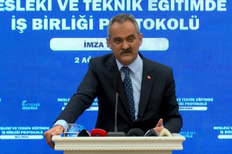 Bakan Mahmut &Ouml;zer: Eğitim sistemi ne &ccedil;ektiyse yanlış eğitim politikalarından &ccedil;ekti
