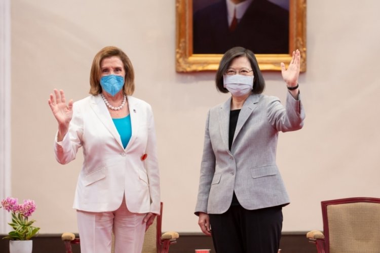 Tayvan'dan Pelosi'ye şeref madalyası