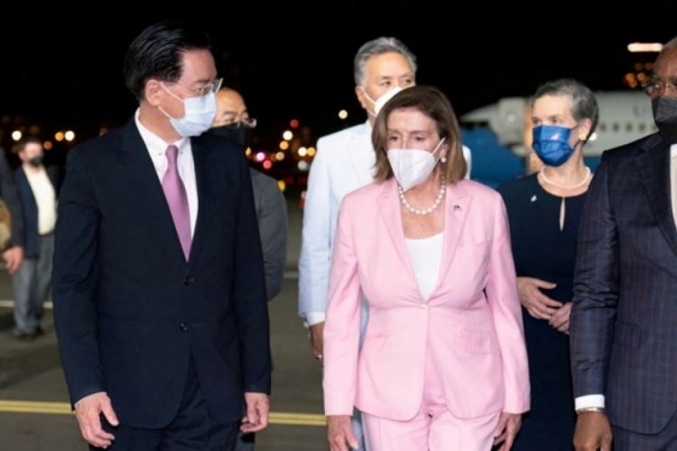 D&uuml;nyanın konuştuğu Nancy Pelosi kim?