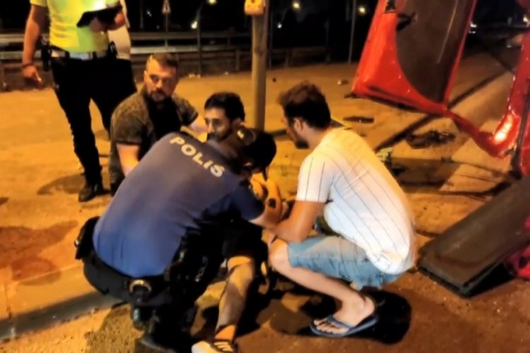 Kazaya karışan ehliyetsiz s&uuml;r&uuml;c&uuml; sinir krizi ge&ccedil;irdi