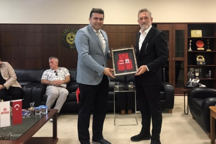 T&uuml;rk Kızılay Bursa Şubesi Burkay'ı ziyaret etti