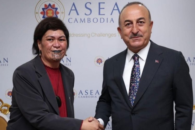 Mevl&uuml;t &Ccedil;avuşoğlu, Katar ve Yeni Zelanda Dışişleri Bakanlarıyla bir araya geldi