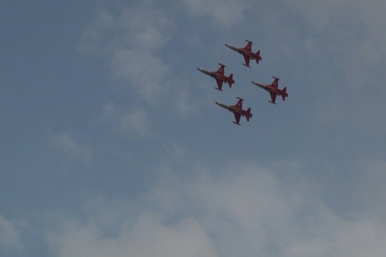 T&uuml;rk Yıldızları Rize'de u&ccedil;tu