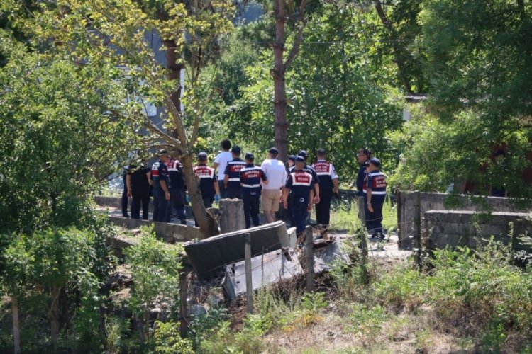 Cinayet ş&uuml;phelisi olay yerinde ayakkabılarını bırakınca yakalandı