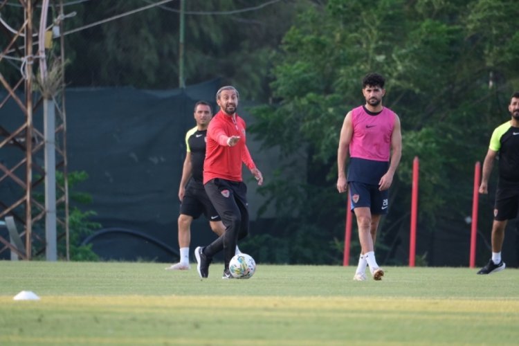 Hatayspor Teknik Direkt&ouml;r&uuml; &Ouml;zbalta: Bu takımı en iyi yere getirme adına &ccedil;alışma i&ccedil;indeyiz