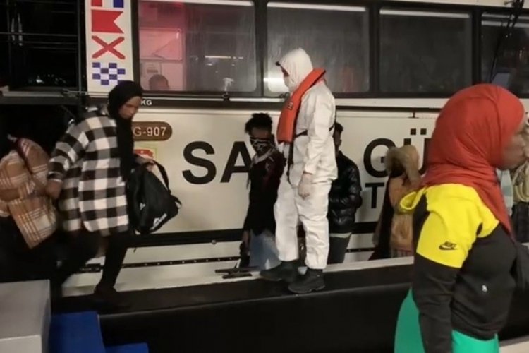 Yunanistan unsurlarınca geri itilen 33 d&uuml;zensiz g&ouml;&ccedil;men kurtarıldı