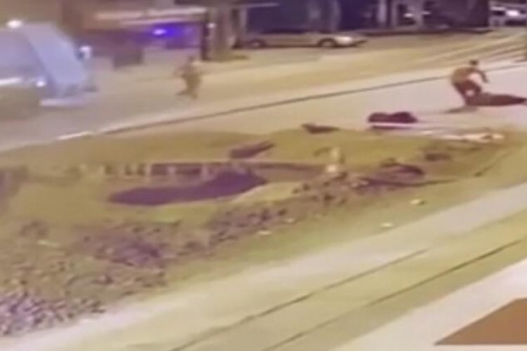 Başkentte korkun&ccedil; kaza! Motosikletli kurye &ccedil;ukura d&uuml;şt&uuml;