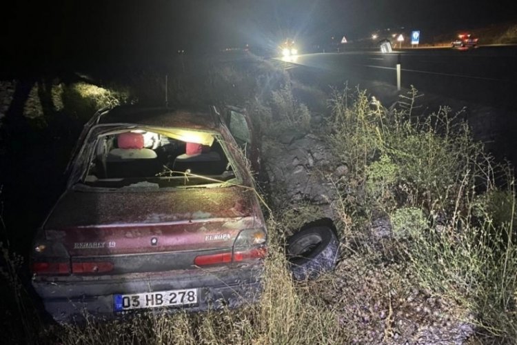 Otomobiller yan yana giderken &ccedil;arpıştı; 6 yaralı