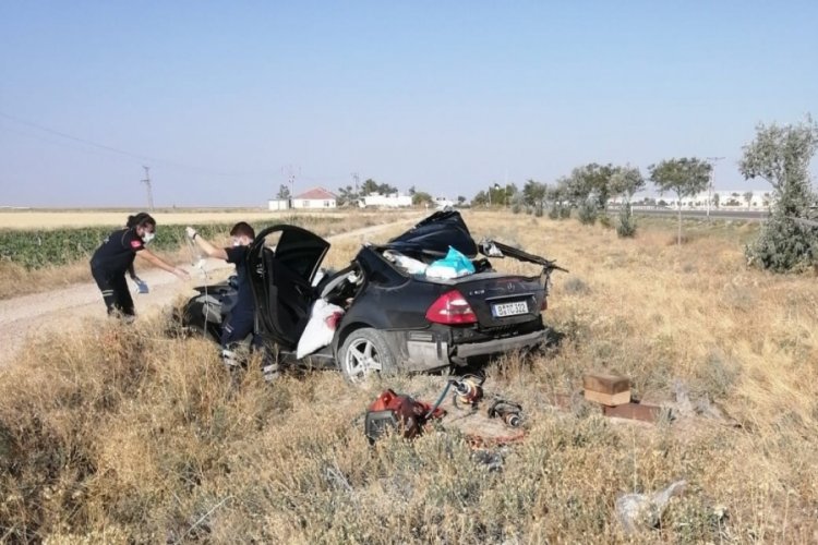 Konya'da facia gibi kaza! Otomobil tıra arkadan &ccedil;arptı: 3 &ouml;l&uuml; 1 yaralı