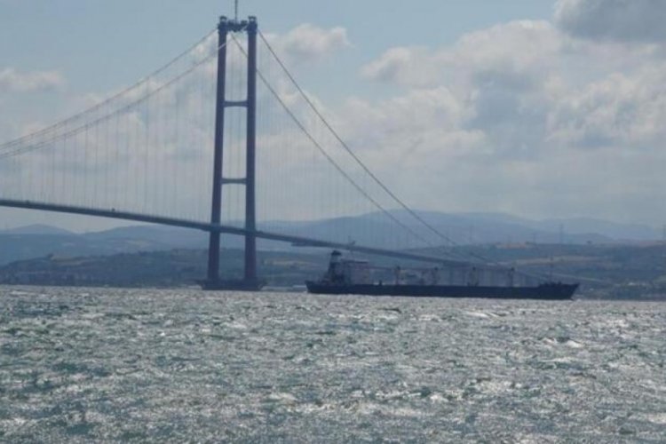 &Ccedil;anakkale Boğazı'ndan 'Razoni' ge&ccedil;ti