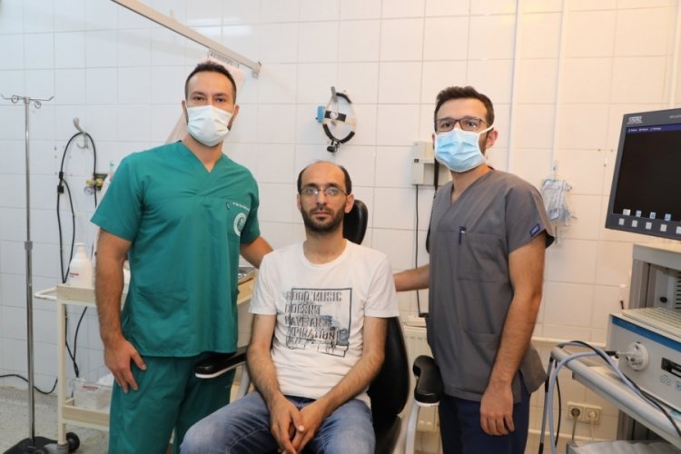 Gırtlağından yumruk b&uuml;y&uuml;kl&uuml;ğ&uuml;nde kitle &ccedil;ıktı