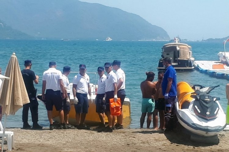 S&uuml;rat teknesi, tekne dolmuşa &ccedil;arptı: 1 &ouml;l&uuml; 3 yaralı