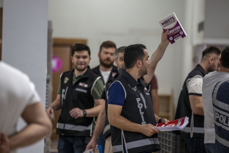 Yediiklim Yayınevi'nin sahibi M&uuml;nir &Ccedil;elik'ten ilk a&ccedil;ıklama