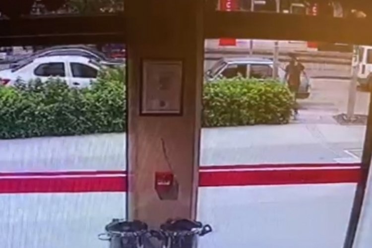 Altın ve para bulamayan hırsız &ccedil;aldığı otomobili bırakıp ka&ccedil;tı