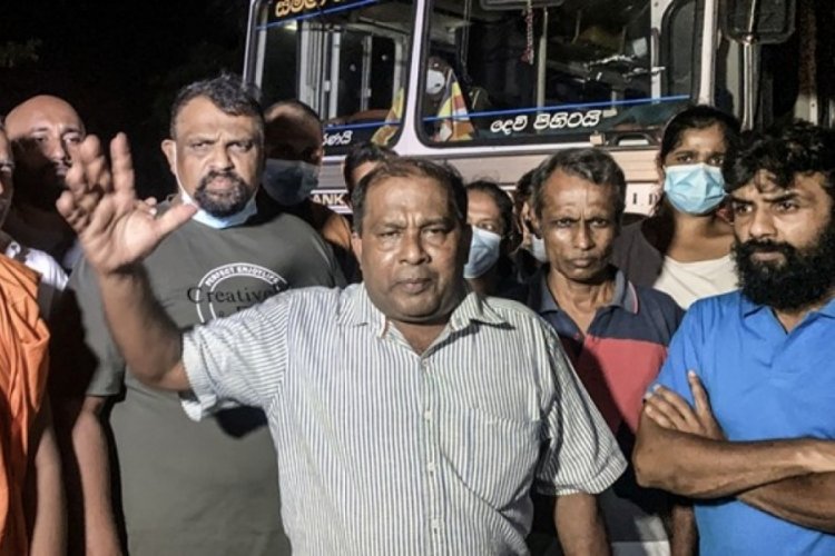 Sri Lanka'da h&uuml;k&uuml;met karşıtı g&ouml;sterilerin liderlerinden Stalin g&ouml;zaltına alındı