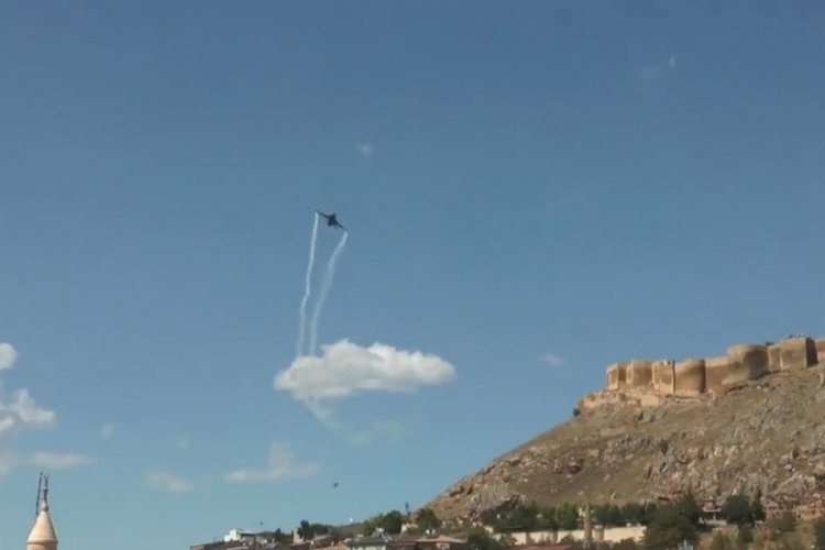 SoloT&uuml;rk, Bayburt semalarında g&ouml;steri u&ccedil;uşu yaptı