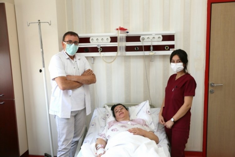 Riskleri g&ouml;ze aldı; 42 yaşında &uuml;&ccedil;&uuml;z bebek d&uuml;nyaya getirdi