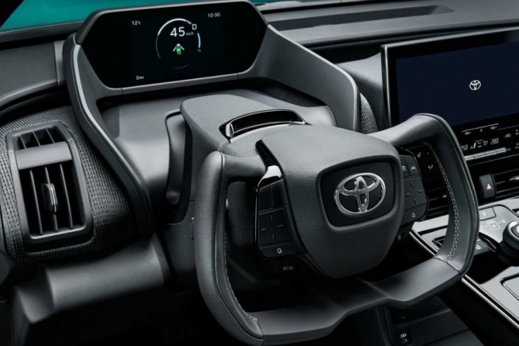 Toyota'nın k&acirc;rı y&uuml;zde 18 d&uuml;şt&uuml;