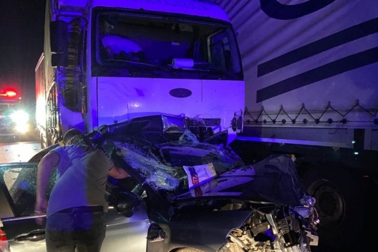 D&uuml;zce'de Tır, 4 araca &ccedil;arptı: 3 &ouml;l&uuml;, 3 yaralı