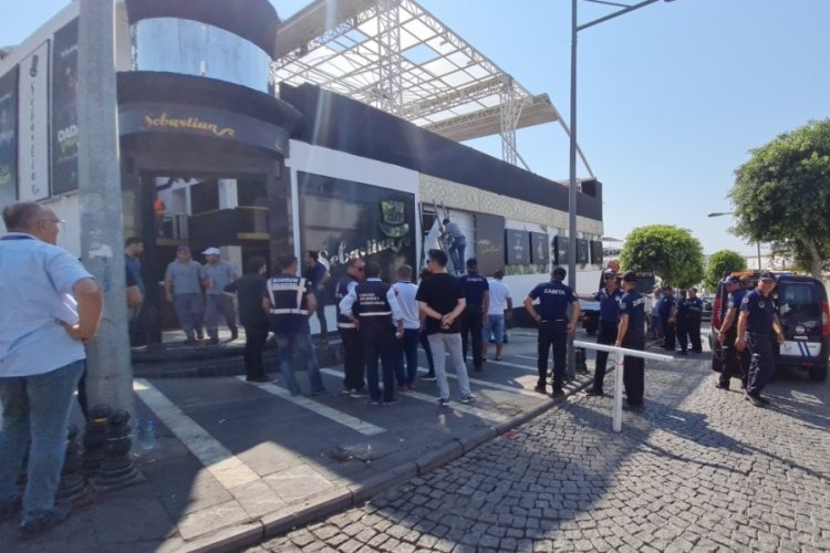 Bir&ccedil;ok &uuml;nl&uuml; ismin sahne aldığı kul&uuml;p yıkılıyor