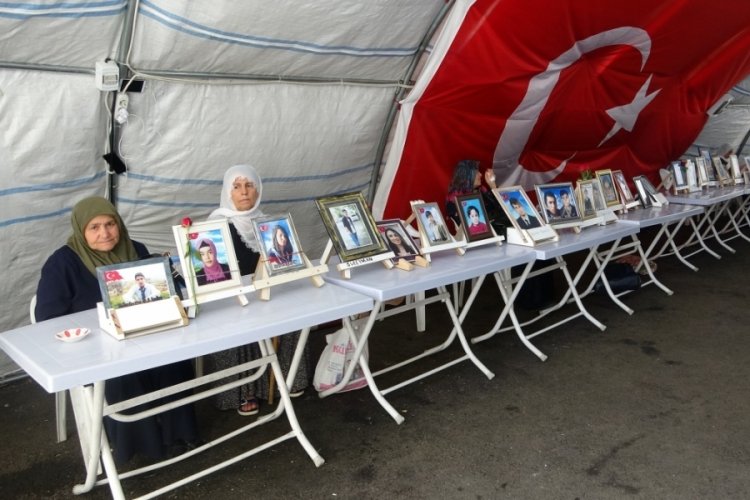 HDP mağduru aileler bin 67 g&uuml;nd&uuml;r evlat n&ouml;betinde