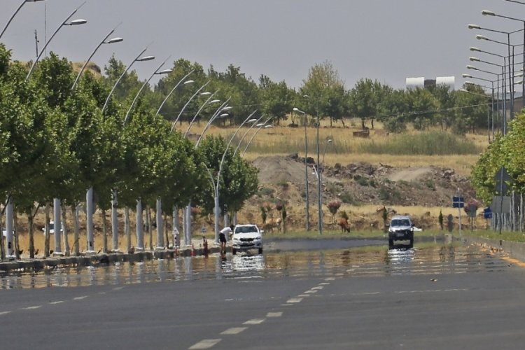 Kavurucu sıcaklar nedeniyle cadde ve sokaklar boş kaldı