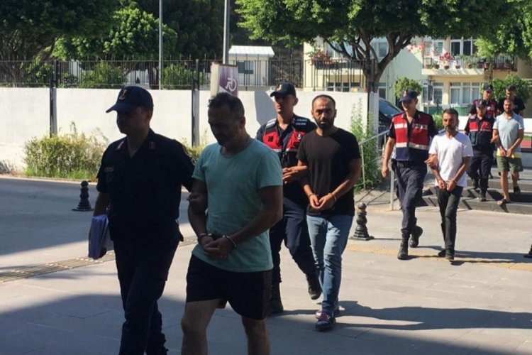 Antalya'da 20 ka&ccedil;ak g&ouml;&ccedil;men yakalandı