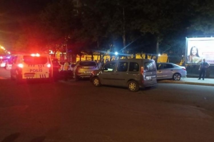 Arkadaşları tarafından alıkonulan şahsı ailesi kurtardı