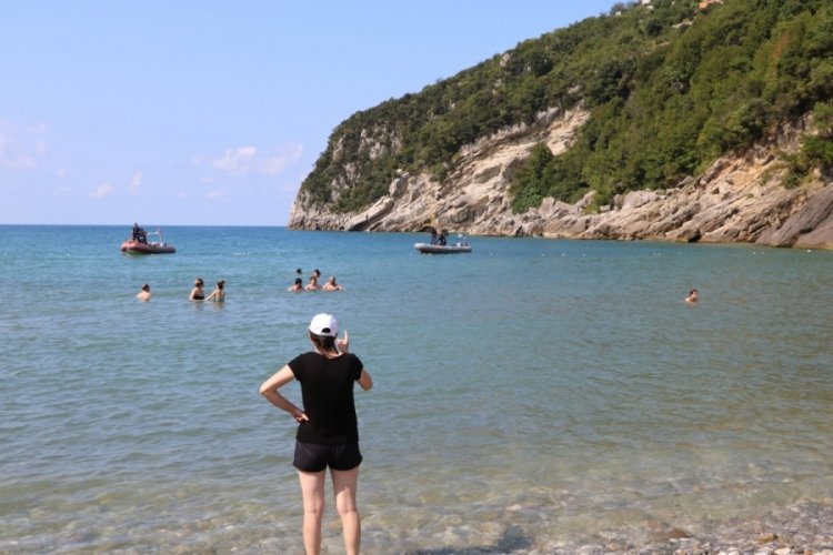 Denizde paniğe kapılan anne ekipleri harekete ge&ccedil;irdi