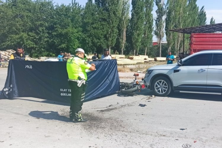 Motosikletli gencin hayatını kaybettiği kaza kamerada