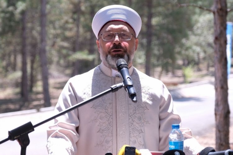 Diyanet İşleri Başkanı Erbaş: Haramların her &ccedil;eşidinden uzak duralım