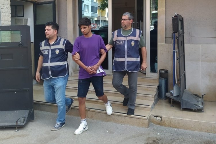 Bursa'da yaşlı kadını dolandıran sahte polis yakalandı