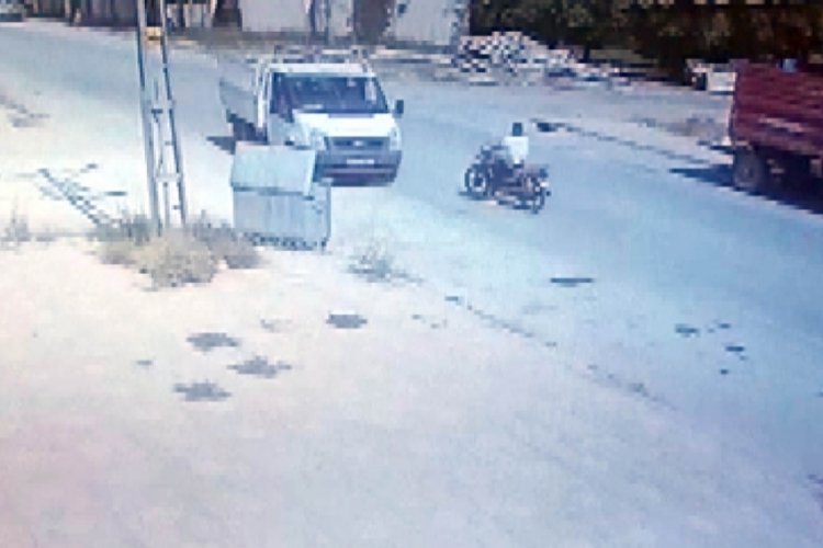 Kamyonete &ccedil;arpan motosikletli &ouml;ld&uuml;