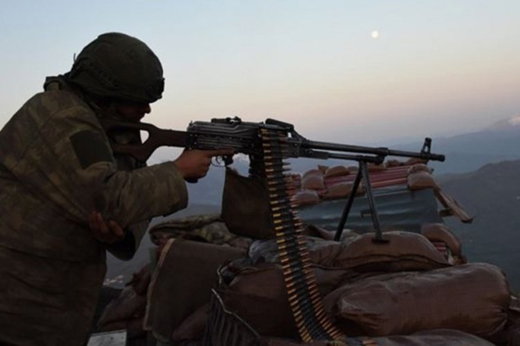 PKK'lı ter&ouml;ristler g&uuml;venlik g&uuml;&ccedil;lerine teslim oldu