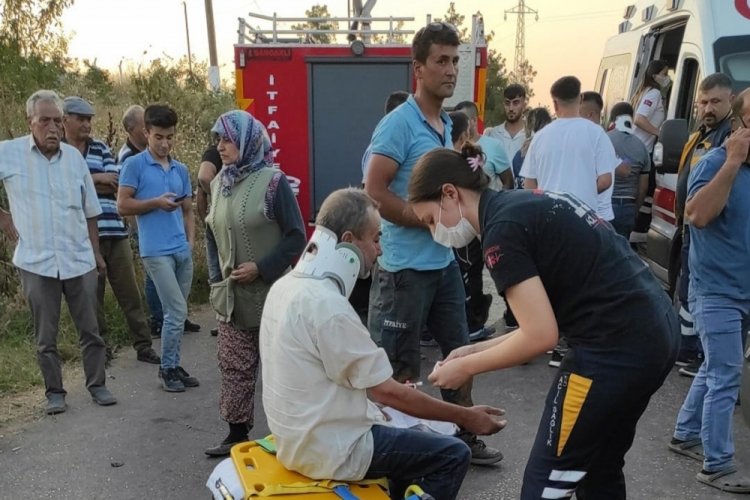 Manisa Turgutlu'da ciple otomobil &ccedil;arpıştı: 5 yaralı