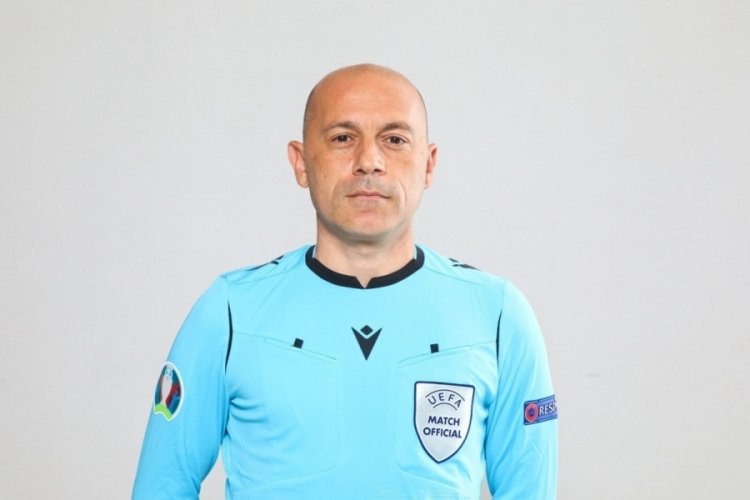 Hakemlik kariyerini noktalayan C&uuml;neyt &Ccedil;akır'dan teşekk&uuml;r mesajı