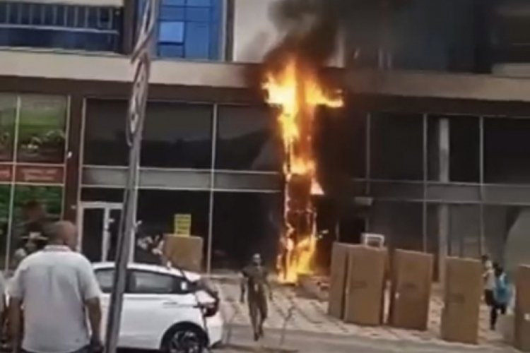 Bursa'da mobilya d&uuml;kkanında yangın
