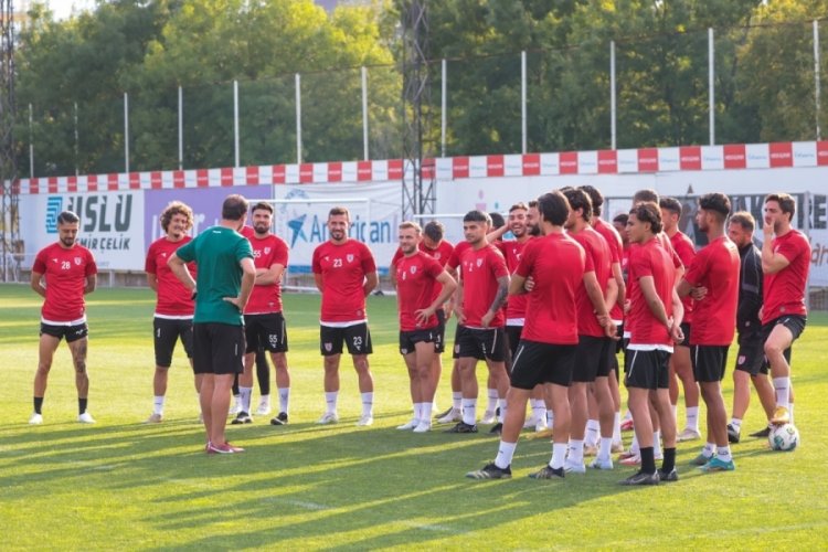 Samsunspor, 12 futbolcunun lisansını &ccedil;ıkarmadı