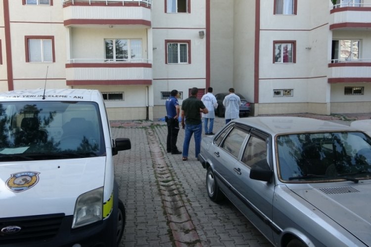 6'ıncı kattan d&uuml;şt&uuml;, hayatını kaybetti