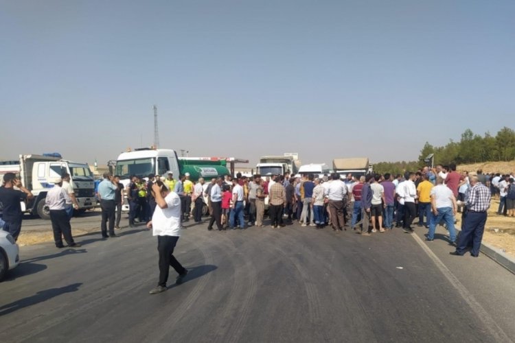 Kuzu eti indirimini protesto etmek i&ccedil;in yol kapattılar