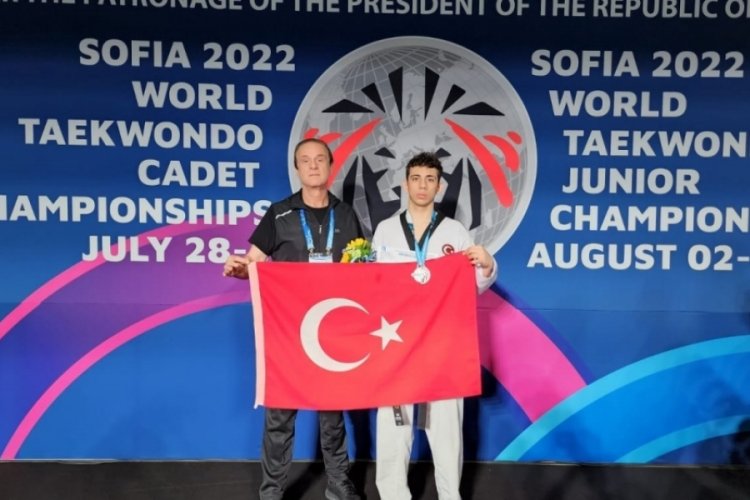 Milli taekwondocu Furkan M&uuml;nir Doğru, d&uuml;nya 2.'si oldu