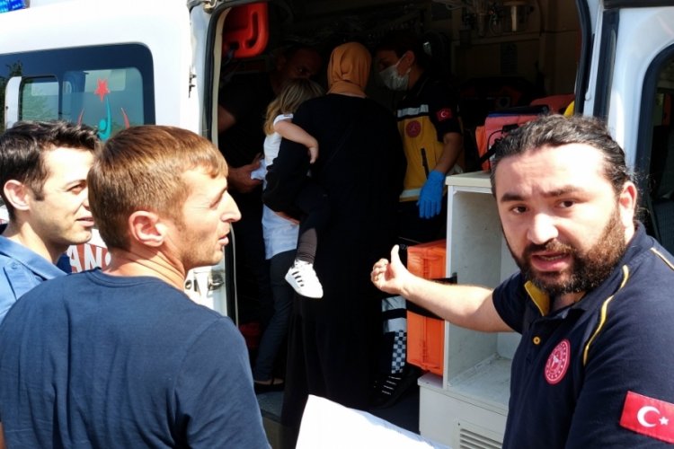 Kaza ge&ccedil;iren anne kendini unutup kıyafetleri yanan &ccedil;ocuğuna koştu