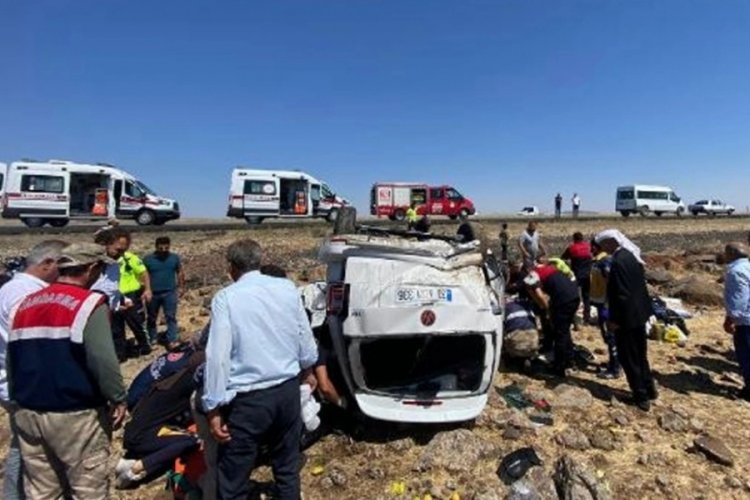 Diyarbakır'da otomobil takla attı: 1 &ouml;l&uuml;, 3 yaralı