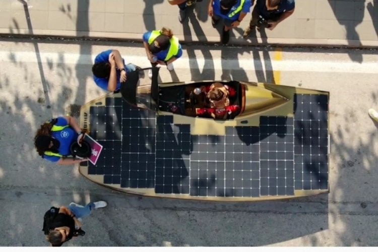 &Ouml;ğrencilerin yaptığı elektrikli ara&ccedil; Bursa'dan tura başladı