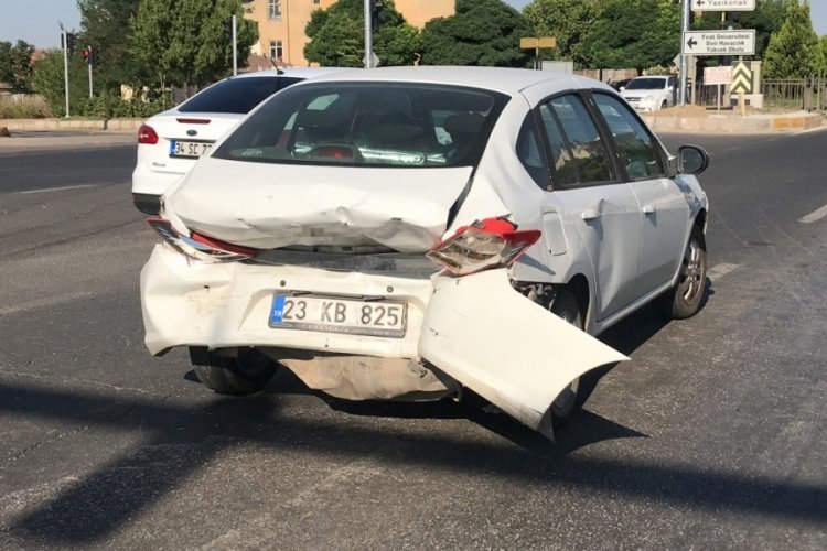 Elazığ'da feci kaza: 3 yaralı