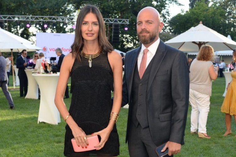 Yasemin ve İzzet &Ouml;zilhan boşanma aşamasında
