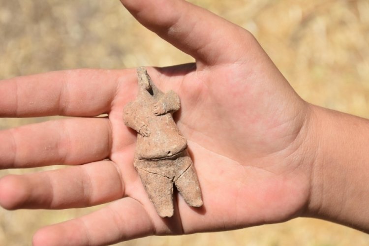 7 bin 800 yıllık kadın fig&uuml;rl&uuml; heykel bulundu