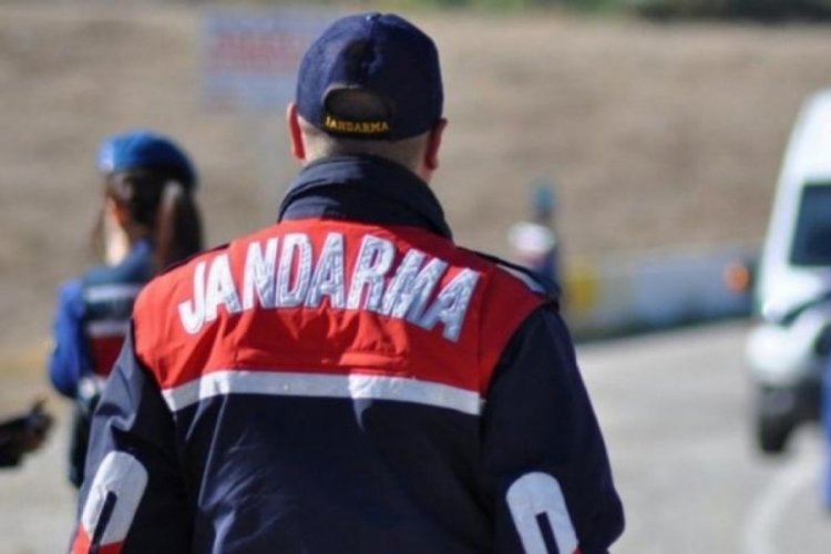 11 yıl kesinleşmiş hapis cezası bulunan firari jandarmadan ka&ccedil;amadı